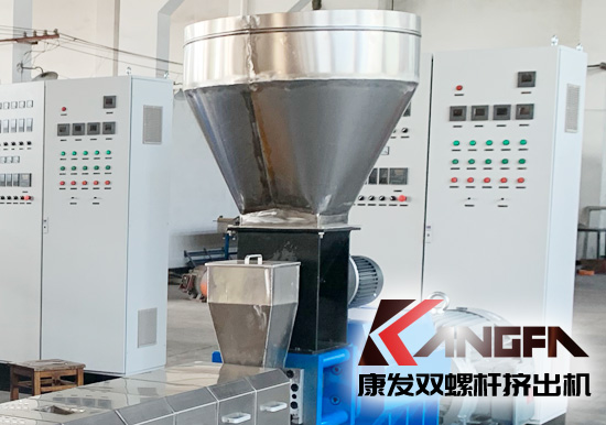 雙螺桿擠出機喂料系統(tǒng)定量加料、攪拌料斗料位控制特點。合理的方案設計，不僅滿足了系統(tǒng)的工藝要求，并且大大降低了工程制造及生產運營成本。