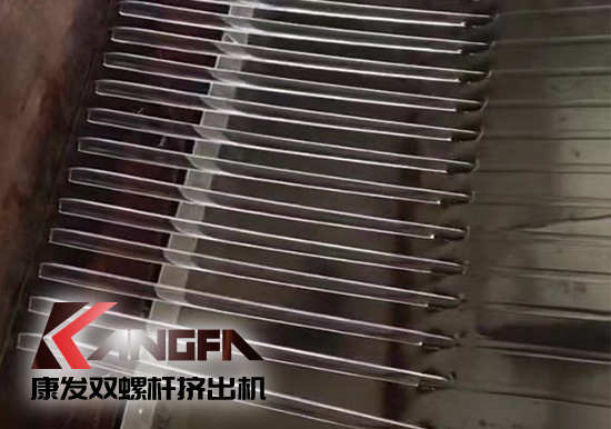 技術創(chuàng)新與發(fā)展，專注配混合改性裝備！熔噴料雙螺桿擠出機生產線設備交付,成功縮短交付日期！