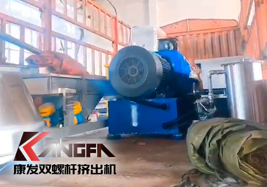 十一雙節(jié)長假前夕，康發(fā)65機(jī)D型箱雙螺桿擠出機(jī)組順利發(fā)貨！坐標(biāo)河北！