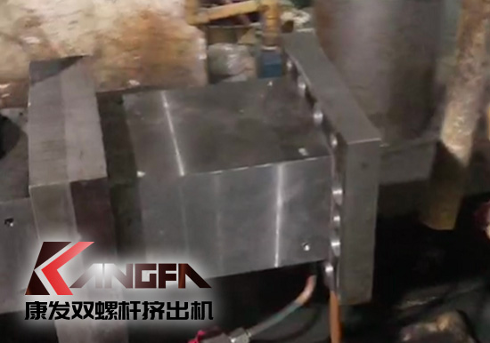 提升機(jī)筒耐磨及耐腐蝕性！康發(fā)雙螺桿擠出機(jī)設(shè)備舊機(jī)筒更換視頻
