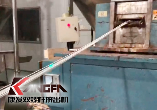 質(zhì)量為先，信譽為重，管理為本，服務(wù)為誠！康發(fā)雙螺桿設(shè)備老客戶售后維修