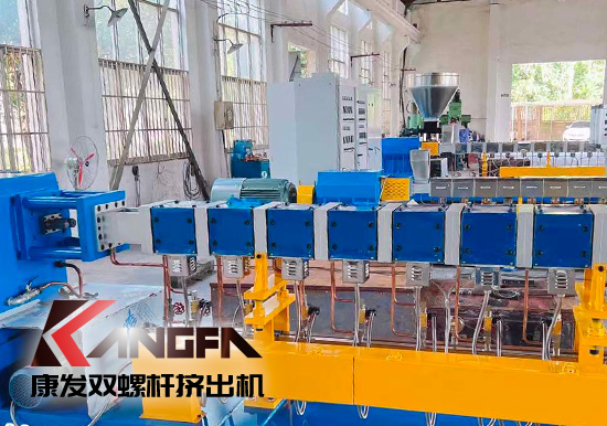 從輸送機(jī)理、工藝及配方、螺桿組合、混煉塑化能力及應(yīng)用等方面具體比較單、雙螺桿造粒機(jī)區(qū)別