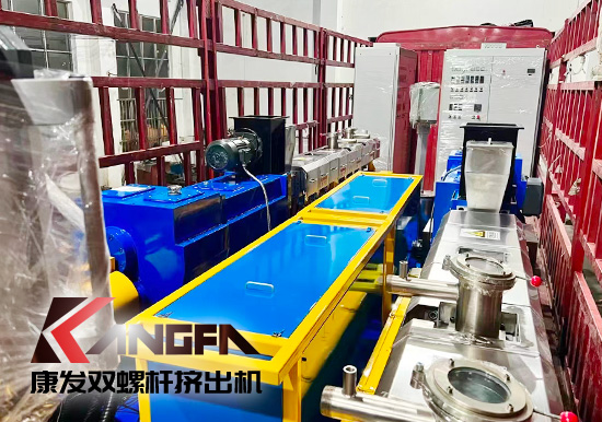 臨近年底，雙螺桿造粒機(jī)發(fā)貨忙,全力以赴為市場(chǎng)！