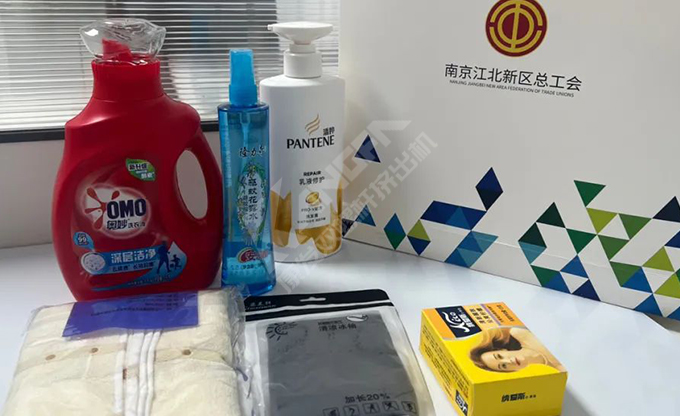 南京江北新區(qū)總工會(huì)深入康發(fā)雙螺桿造粒機(jī)一線開(kāi)展“來(lái)高溫慰問(wèn)”慰問(wèn)活動(dòng)！