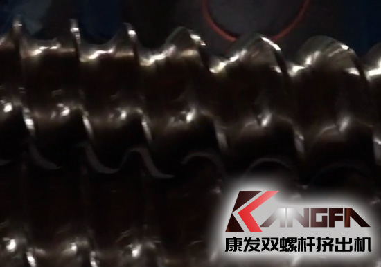 康發(fā)雙螺桿擠出機(jī)螺桿優(yōu)異的自潔性能視頻展示，同時(shí)具備優(yōu)異的混合性能