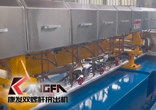 康發(fā)雙螺桿造粒機(jī)生產(chǎn)車(chē)間戰(zhàn)酷暑，保生產(chǎn)視頻剪輯。新的一月，新的一天，努力工作，努力生活！加油康發(fā)人！