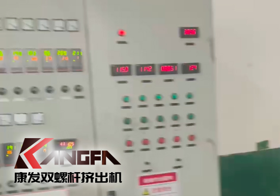 水下切粒雙螺桿擠出機機組安裝調試生產！深耕于雙螺桿擠出機行業(yè)！相信我們！您會獲取更大的利益！??！